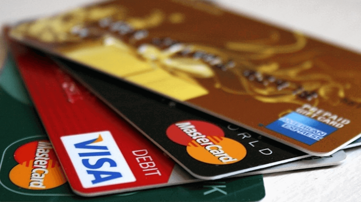 Top 9 thẻ tín dụng miễn phí thường niên 